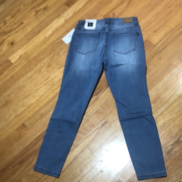 New Tahari Classic Skinny Mid Rise Jeans - Picture 6 of 8